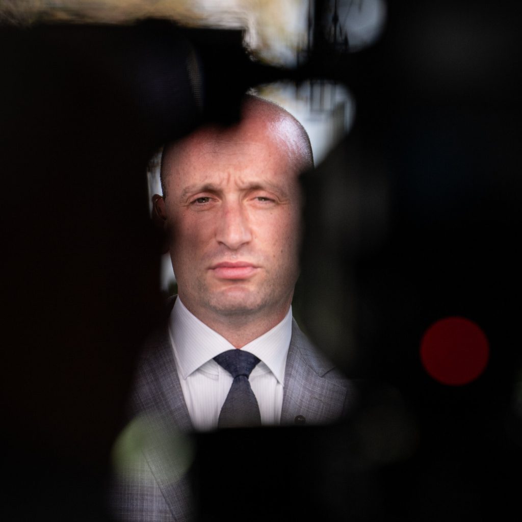 Libertà di espressione e sicurezza personale a confronto nel caso dell&#039;attivista contro Stephen Miller