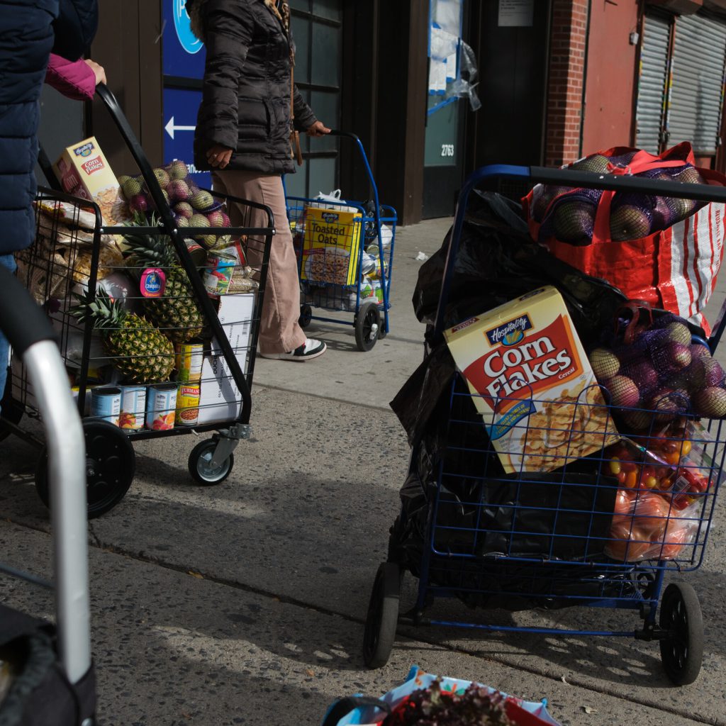 La Strategia di Trump: Priorità agli Interessi dei Sostenitori o ai Bisogni dei Cittadini?