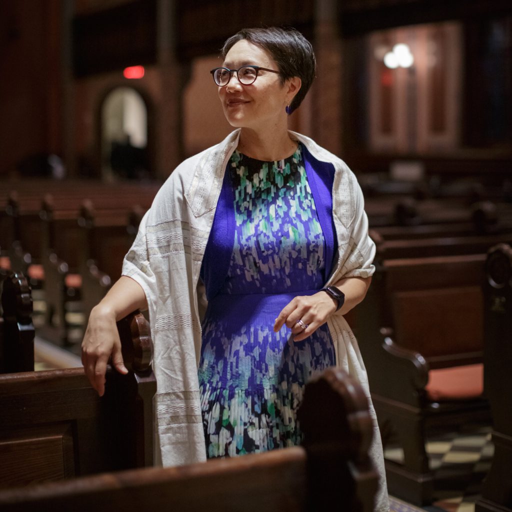 Rabbino di New York City prende posizione contro opinioni su Israele, sottolineando la necessità di una comprensione più approfondita e sfumata delle questioni relative al Medio Oriente