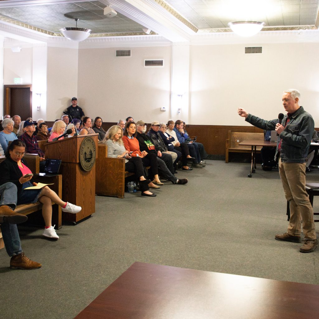 Ridefinizione dei distretti elettorali negli Stati Uniti: il senatore dell&#039;Indiana esita sulla decisione, con possibili ripercussioni sulla democrazia e sulla politica nazionale, secondo quanto riportato da The New York Times https://www.nytimes.com/2022/09/15/us/politics/indiana-redistricting-trump.html