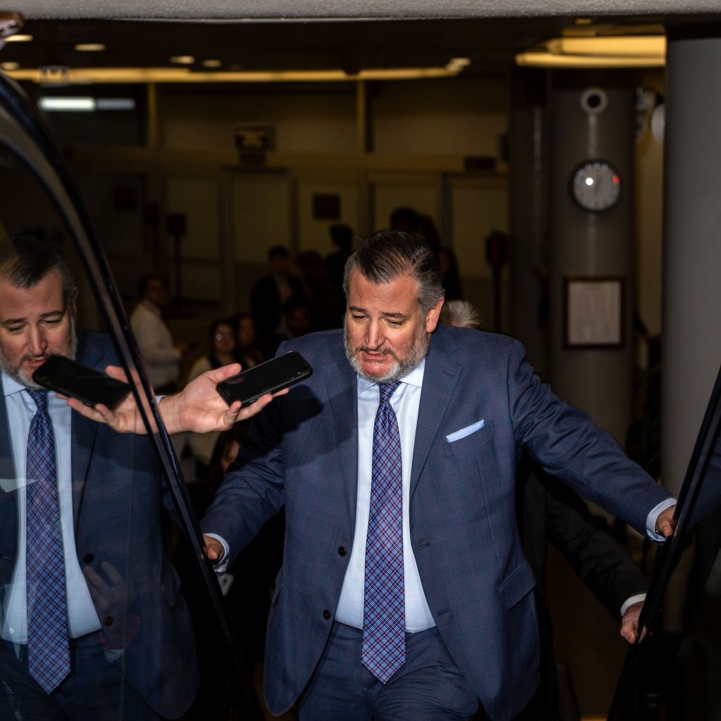 Reazioni del Partito Repubblicano alle opinioni di Nick Fuentes, suprematista bianco, e alle loro possibili conseguenze sulla società americana