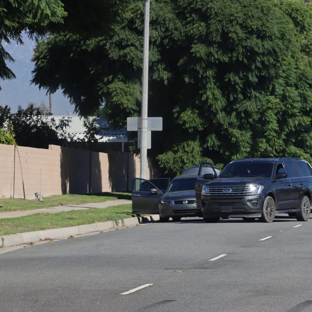 Incidente a California: uomo ferito da agente ICE, avvocati sostengono che non stava cercando di investire l&#039;agente