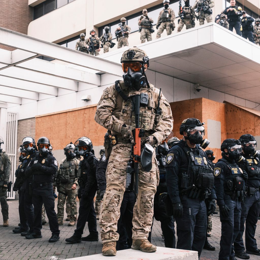 Giudice statunitense blocca dispiegamento della Guardia Nazionale a Portland per proteste contro l&#039;ICE