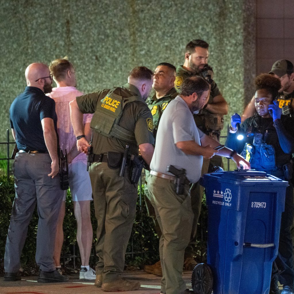 Il Processo al Lanciatore di Sandwich: Un Caso di Violenza e Condotta Disordinata a Washington D.C.