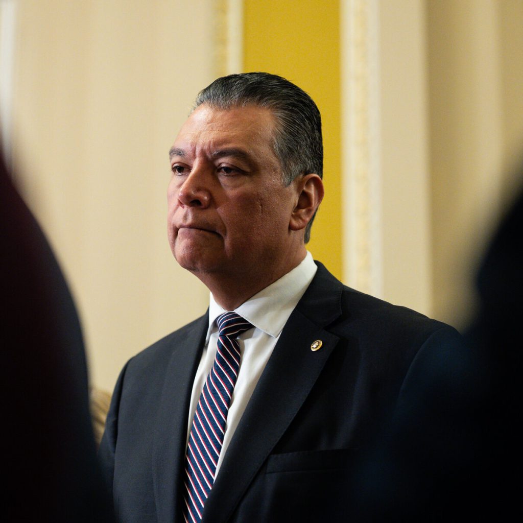 Il Senatore Alex Padilla Rinuncia alla Candidatura per il Governatore della California nel 2026