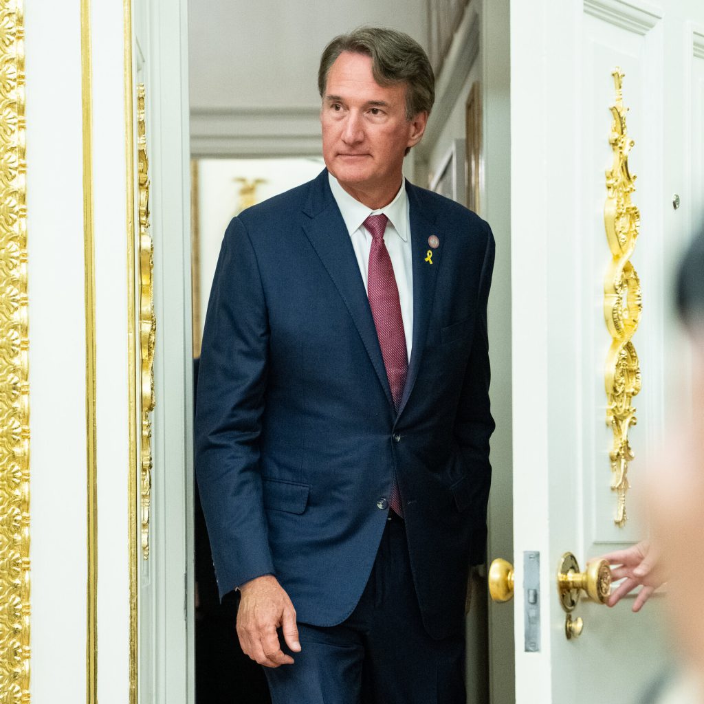 Le Ambizioni Nazionali del Governatore della Virginia Glenn Youngkin: Una Corsa Verso la Presidenza?