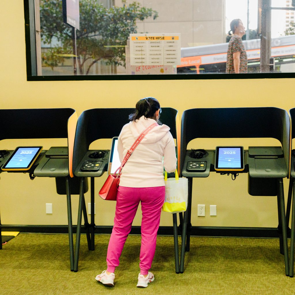 I Votanti Californiani Decidono il Futuro della Rappresentanza Politica: Il Voto sulla Misura di Bilancio Prop 50 e le sue Possibili Conseguenze sulla Politica Nazionale