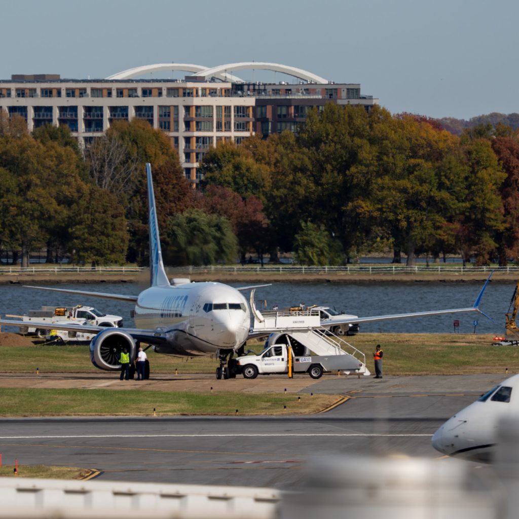 Minaccia di bomba all&#039;aeroporto Reagan di Washington: voli sospesi e poi ripresi dopo intervento delle autorità
