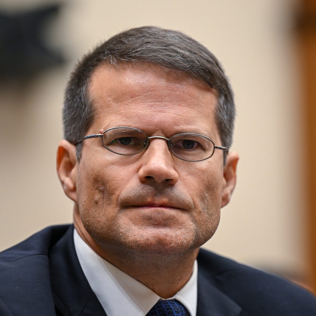 Il procuratore generale D. John Sauer e la difesa delle tariffe doganali di Trump: implicazioni per la politica commerciale degli Stati Uniti