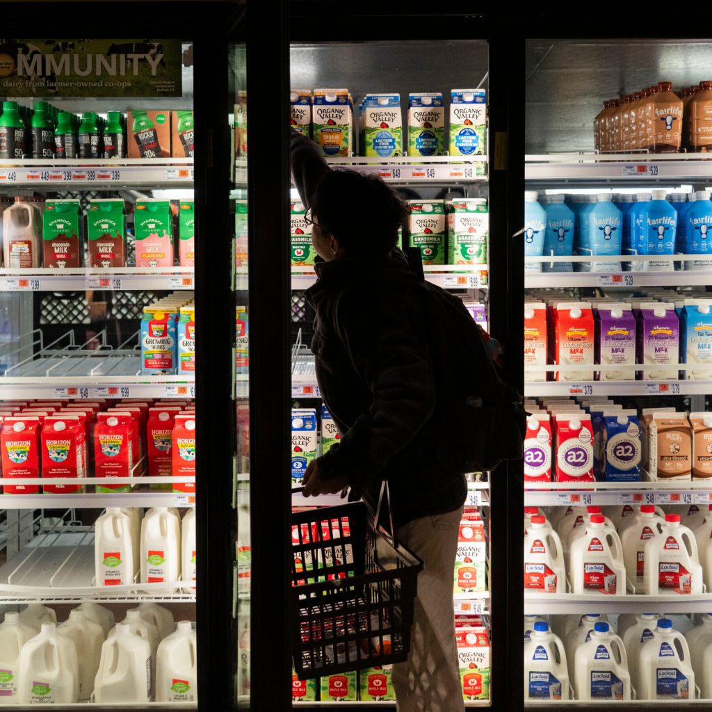 Giudice Federale Ordina alla Amministrazione Trump di Finanziare Completamente i Benefici dei Buoni Pasto per il Mese in Corso