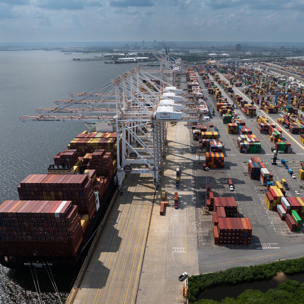 La squadra di Trump cambia posizione sulle tariffe doganali: entrate &quot;incidentali&quot; o strategia commerciale?