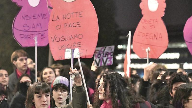 400 studentesse denunciano violenza psicologica: università e scuole di Torino si mobilitano