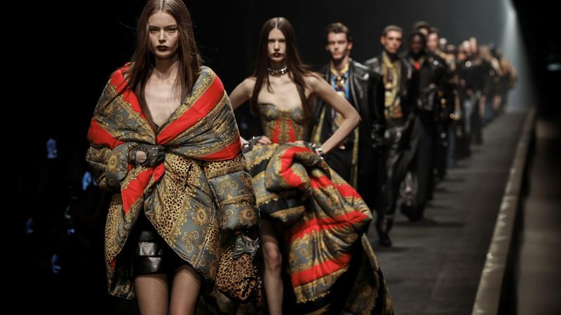 Banda di ladri della moda smascherata a Torino: 5 anni di furti di abiti Versace e vendite online su Vinted per 2 milioni di euro