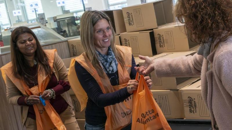 Donazioni in calo, bisognosi in aumento: la giornata della colletta alimentare mette in luce la crisi della carità