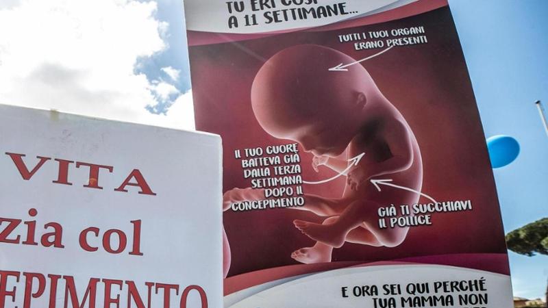 Spese dei gruppi pro-life bocciate dalla Regione: nuove regole stringenti e possibili conseguenze per la libertà di espressione