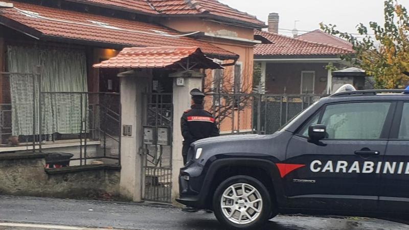 Furto a Nole finisce in tragedia: Ida muore di infarto mentre i ladri fuggono in video