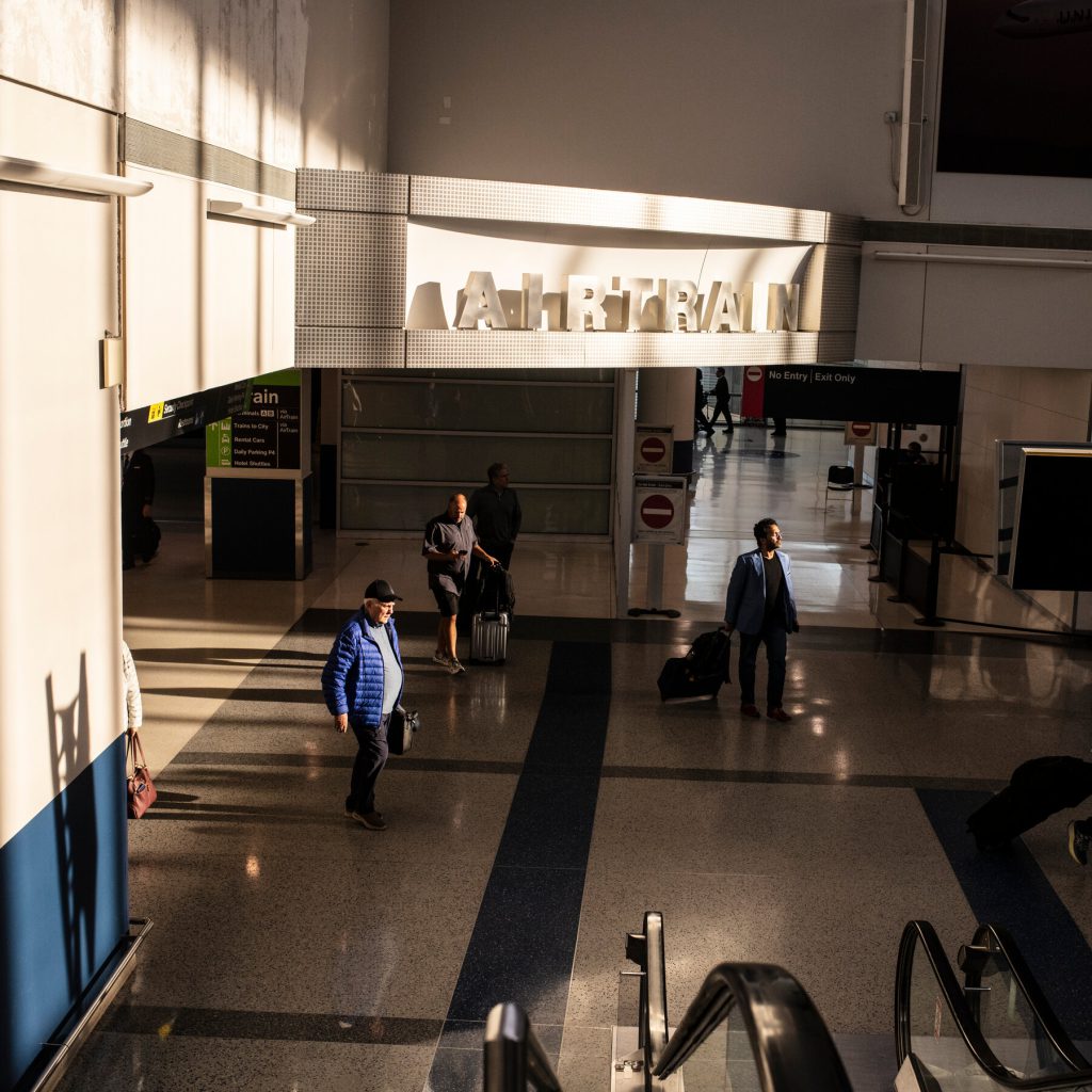 Interruzioni aeree: un confronto con il passato e le possibili conseguenze per i viaggiatori