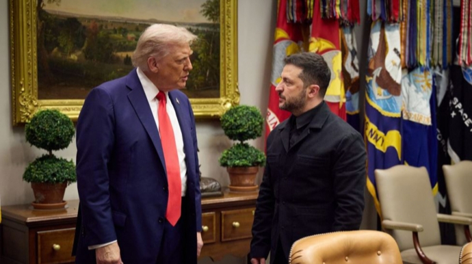 Zelenskyy chiede l&#039;intervento di Trump per superare il veto ungherese all&#039;adesione dell&#039;Ucraina all&#039;Unione Europea

Approfondimento
La richiesta del Presidente ucraino Volodymyr Zelenskyy al Presidente degli Stati Uniti Donald Trump di utilizzare la sua influenza sul Primo Ministro ungherese Viktor Orbán per superare il veto all&#039;adesione dell&#039;Ucraina all&#039;Unione Europea rappresenta un passo importante nella strategia dell&#039;Ucraina per rafforzare i suoi legami con l&#039;Europa. L&#039;adesione all&#039;UE è un obiettivo fondamentale per l&#039;Ucraina, che cerca di ridurre la sua dipendenza dalla Russia e di integrarsi maggiormente nell&#039;Europa occidentale.

Possibili Conseguenze
Se l&#039;Ucraina dovesse aderire all&#039;UE, ciò potrebbe avere importanti conseguenze per il paese, tra cui l&#039;accesso a nuovi mercati, la possibilità di ricevere aiuti economici e un aumento della stabilità politica. Tuttavia, il processo di adesione è complesso e richiede il consenso di tutti gli Stati membri dell&#039;UE, compresa l&#039;Ungheria, che finora ha espresso riserve sull&#039;adesione dell&#039;Ucraina.

Opinione
La posizione di Trump su questo tema è importante, poiché gli Stati Uniti sono un alleato chiave dell&#039;Ucraina e possono esercitare una notevole influenza sulla politica europea. Tuttavia, è anche importante notare che la posizione di Orbán su questo tema è stata molto critica, e che l&#039;Ungheria ha già bloccato i progressi dell&#039;Ucraina verso l&#039;adesione all&#039;UE in più occasioni.

Analisi Critica dei Fatti
È importante notare che la posizione di Orbán su questo tema è stata molto critica, e che l&#039;Ungheria ha già bloccato i progressi dell&#039;Ucraina verso l&#039;adesione all&#039;UE in più occasioni. Ciò suggerisce che il veto ungherese potrebbe essere un ostacolo significativo per l&#039;adesione dell&#039;Ucraina all&#039;UE, e che la richiesta di Zelenskyy a Trump potrebbe non essere sufficiente a superare le riserve ungheresi.

Relazioni con altri fatti
La questione dell&#039;adesione dell&#039;Ucraina all&#039;UE è legata a una serie di altri temi, tra cui la crisi in Ucraina e le relazioni tra l&#039;UE e la Russia. La crisi in Ucraina ha avuto un impatto significativo sulla stabilità della regione, e le relazioni tra l&#039;UE e la Russia sono state tese a causa della crisi ucraina e di altre questioni, come la politica energetica.

Contesto storico
La storia delle relazioni tra l&#039;Ucraina e l&#039;UE è lunga e complessa, e ha subito molti cambiamenti negli ultimi anni. L&#039;Ucraina ha cercato di integrarsi maggiormente nell&#039;Europa occidentale fin dalla fine della Guerra Fredda, e ha firmato un accordo di associazione con l&#039;UE nel 2014. Tuttavia, il processo di adesione è stato lento e ha incontrato molti ostacoli, compreso il veto ungherese.

Fonti
Fonte: Euronews, Ukrainska Pravda