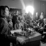 Nancy Pelosi e la Lotta contro l'AIDS: un Esempio di Coraggio e Compassione