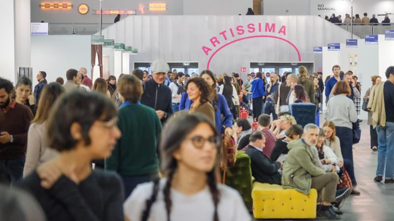 Artissima 2025: un successo senza precedenti per l&#039;economia e la cultura di Torino