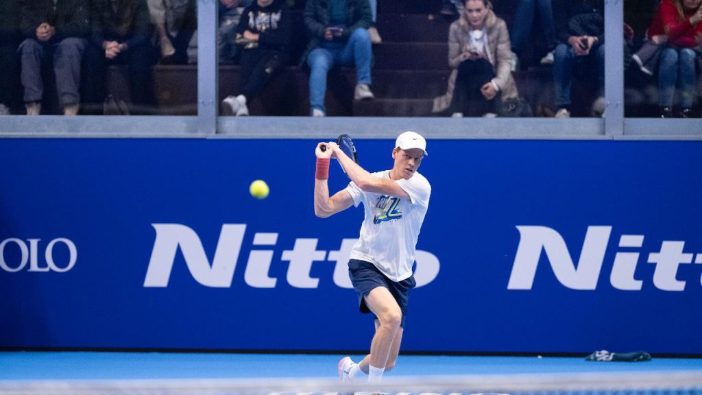 Jannik Sinner si allena a Torino in vista delle Nitto ATP Finals