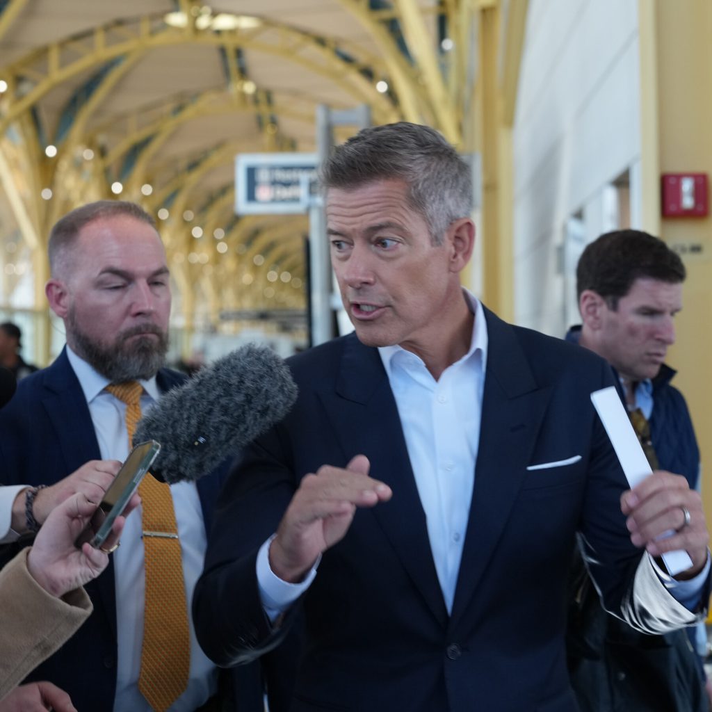 Il Ruolo di Sean Duffy nella Chiusura del Governo: Bilanciare la Lealtà e la Sicurezza Aerea