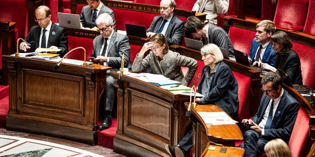Assemblea Nazionale Francese Boccia il Blocco della Scala della CSG: Impatto sul Bilancio della Sicurezza Sociale e sulla Politica Fiscale del Governo