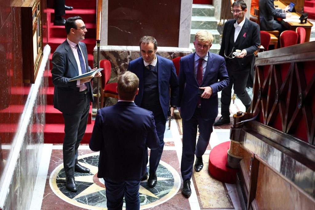 Ritiro di François Bayrou: il MoDem mira ai grandi patrimoni con la riforma dell&#039;imposta sulla fortuna immobiliare