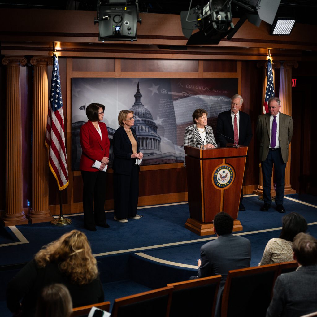 La base democratica americana si interroga sull&#039;età dei suoi leader: un dibattito che potrebbe cambiare il futuro della politica