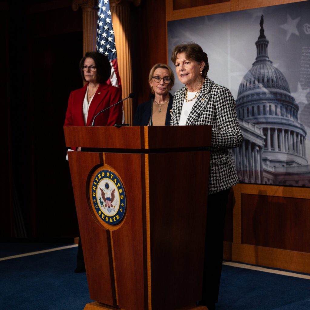 SenatorI che sfidano il loro partito: la mossa che potrebbe cambiare il destino della chiusura del governo