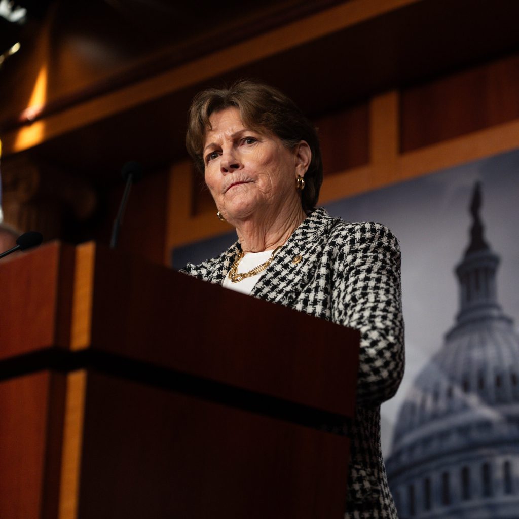 La senatrice Jeanne Shaheen e la critica della figlia: un caso di disaccordo familiare nella politica americana