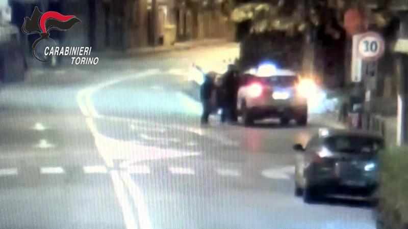 Catturato in video: rapina al tassista a Torino, 25enne arrestato a Ivrea