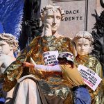 Azione di Extinction Rebellion in piazza Carlina a Torino: "Il pianeta brucia"