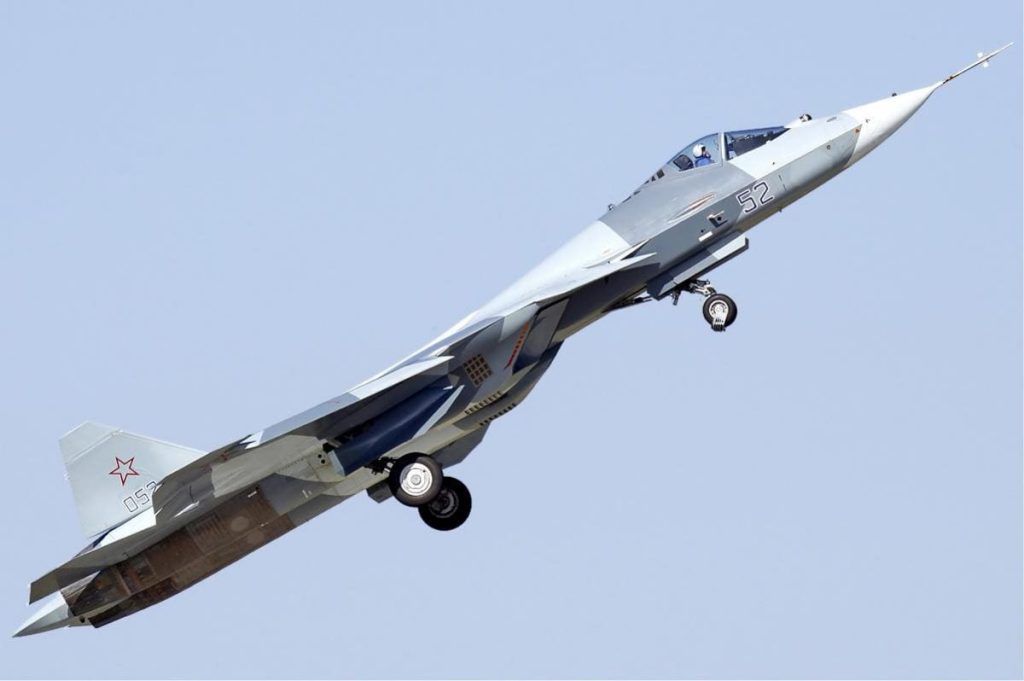 La Russia Presenta Nuovamente il Caccia Stealth Su-57 per Attrarre Acquirenti Stranieri