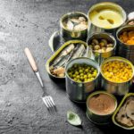 Dietista suggerisce 6 conserve essenziali per la dispensa