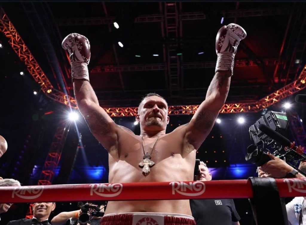 Usyk perde lo status di campione assoluto mondiale ma mantiene il titolo WBO