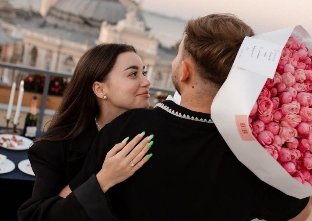 Amore in diretta: una ex partecipante del reality show &quot;Il Celibe&quot; trova l&#039;amore e si sposa