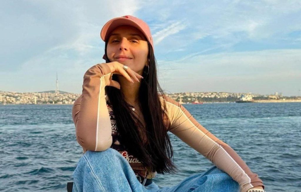 La cantante Jamal si apre con i fan: una scelta personale che rivela la sua vera essenza