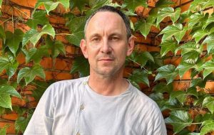 La Vita Sentimentale del Cantante Harcisin: Una Storia di Amore e Rispetto