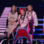 Elba si esibisce nella finale di quartile di un programma televisivo