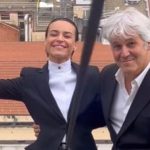 Kasia Smutniak e il marito Domenico Procacci in una spettacolare danza acrobatica sulla Mole