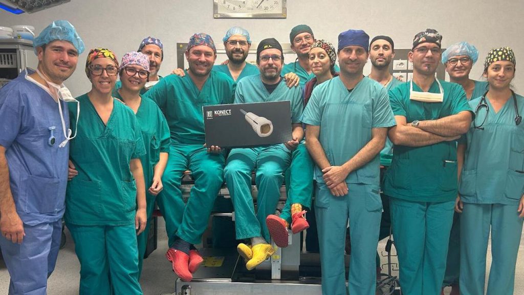 Intervento chirurgico innovativo a Torino: impianto di condotto aortico su paziente con anatomia unica