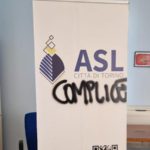 Anarchisti protestano all'ASL di Torino: imbrattano i muri per denunciare ostacoli all'accesso alla salute