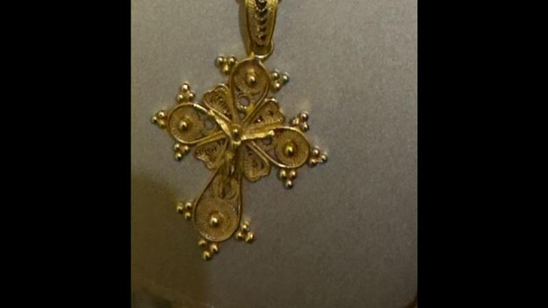 Rapina a Torino: studente universitario derubato di collana di famiglia da uomo in monopattino, un appello per la restituzione di un oggetto di grande valore sentimentale