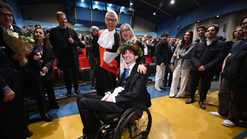 Laurea in Medicina per Mauro Glorioso, un esempio di determinazione e resilienza dopo un incidente in bicicletta ai Murazzi