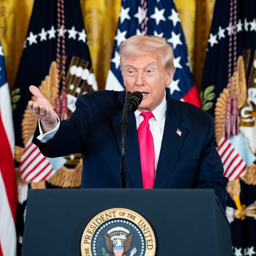 Attacco aereo nel Mar dei Caraibi: 4 persone uccise su una barca sospettata di traffico di droga