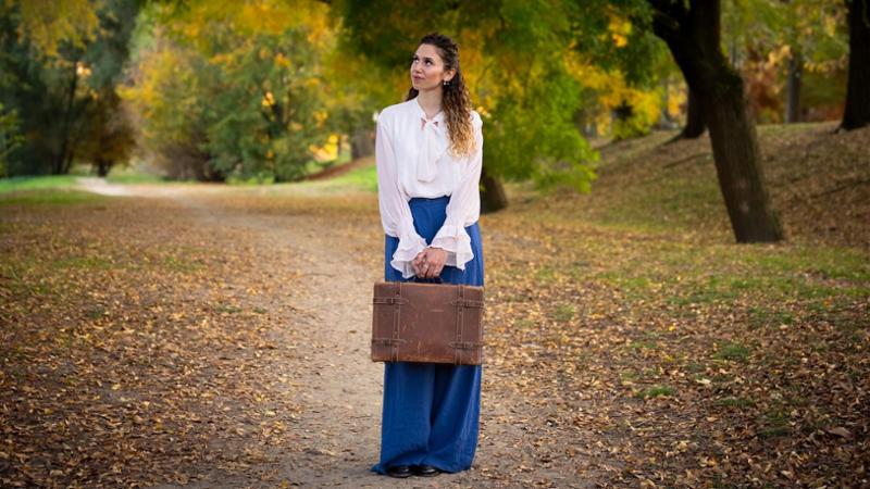 La Nuova Voce della Letteratura Italiana: Psicologa Cruda e il suo Romazo &quot;Torno subito (forse)&quot;