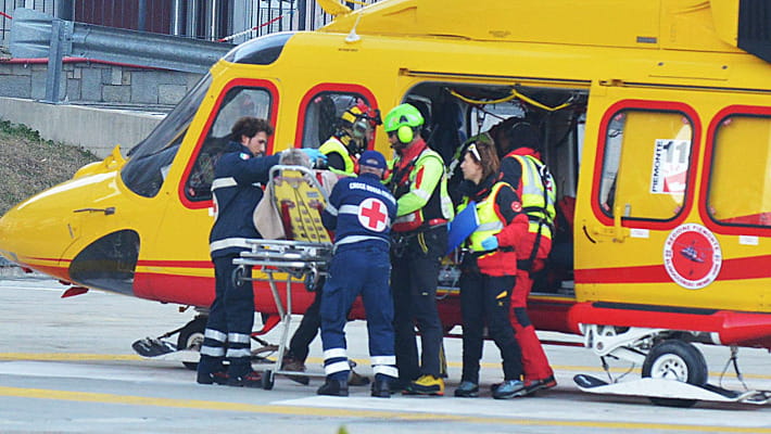 Esplosione alla caldaia del campo sportivo di Arignano: due operai ustionati, indagine in corso per determinare le cause dell&#039;incidente