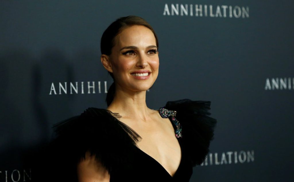 Stivali da motociclista: la tendenza che ha fatto parlare Natalie Portman