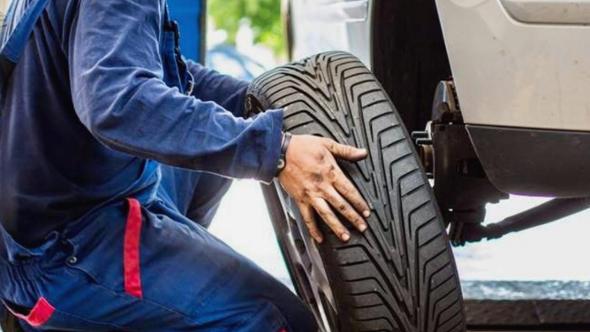 Obbligo di Catene da Neve o Gomme Invernali a Torino: Tutte le Informazioni per una Viabilità Sicura